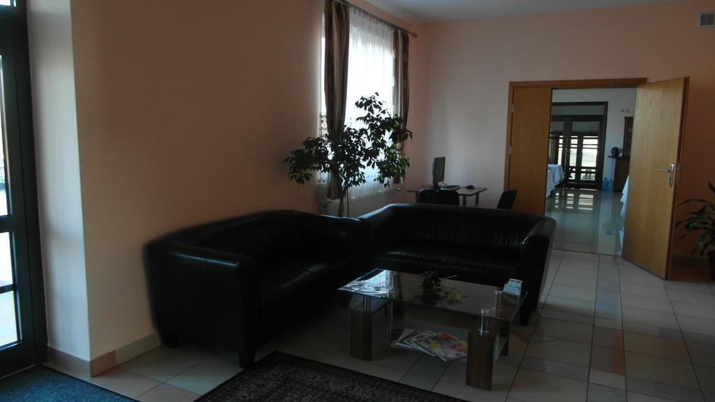 Julian Hotel 2*