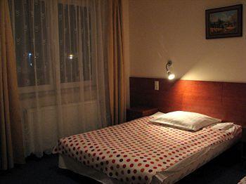 Julian Hotel 2*