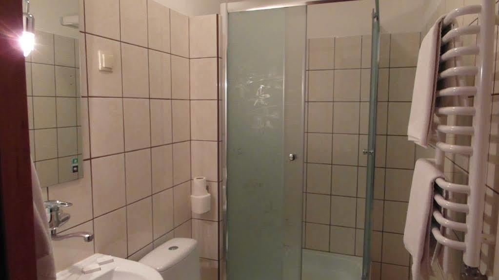 Julian Hotel 2*